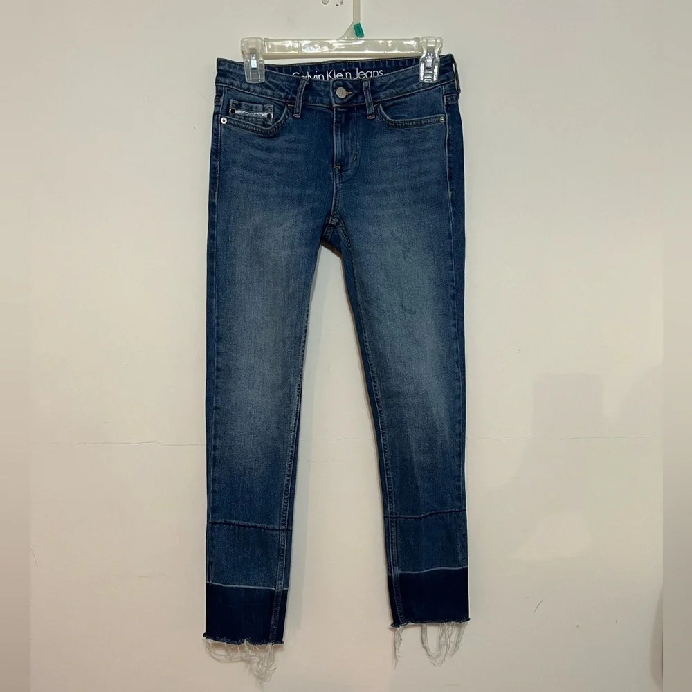 Calvin Klein Ankle Skinny Jeans. Raw hem. Size 27